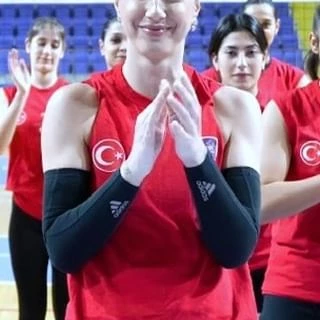 Belediye Başkanı Burcu Köksal'dan Voleybol Severlere Davet