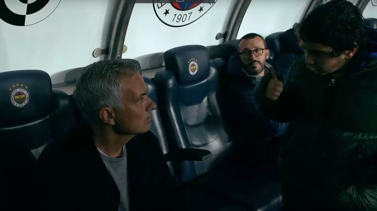 Genç Taraftara Mourinho Sürprizi: Efe, Yedek Kulübesinde Maçı İzledi