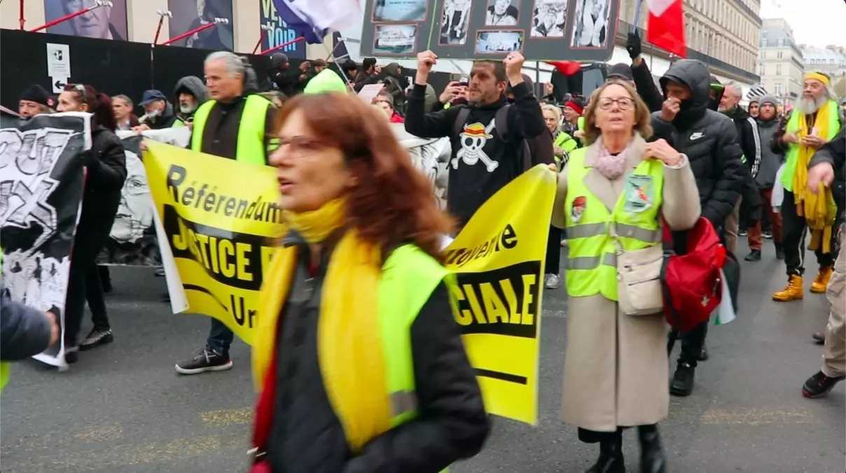 Paris'te Sarı Yelekliler'in Altıncı Yıl Dönümü: Sessiz Anma Protestosuyu Dönüştü