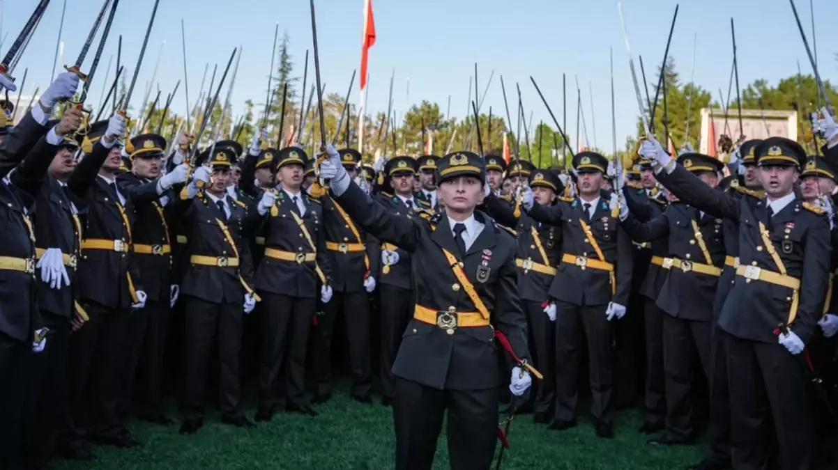 Teğmenlerin Mezuniyet Törenindeki Yemin Krizi