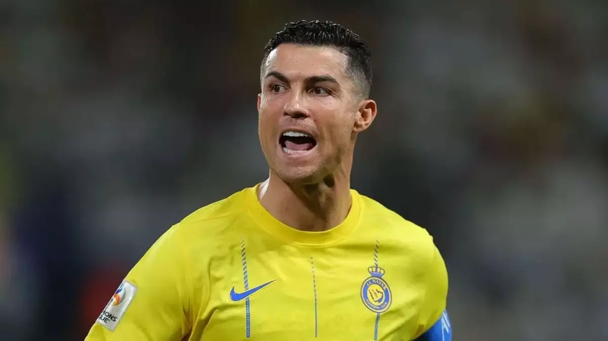 Ronaldo'nun Fenerbahçe'ye Transferi: Gerçek Mi, Hayal Mi?