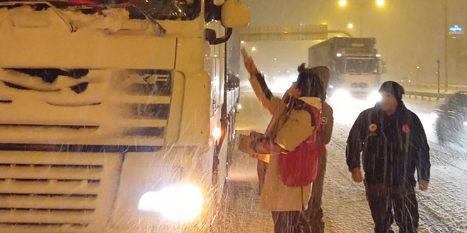 Anadolu Otoyolu, Yoğun Kar Yağışı Sonrası Ulaşıma Yeniden Açıldı