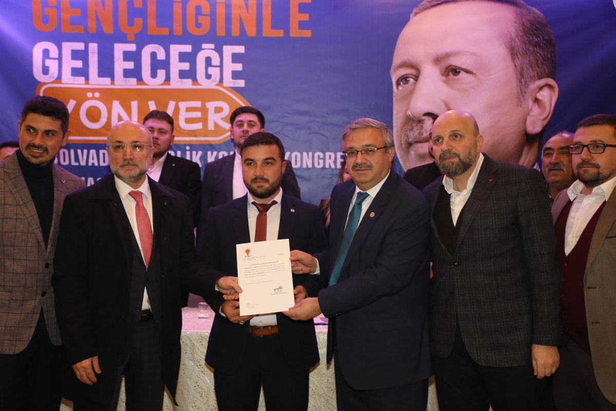 Bolvadin'de Gençlik Heyecanı: AK Parti Gençlik Kolları Kongresi Tamamlandı