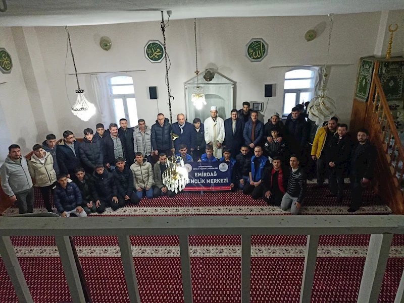 Gençler Tarihi Hisar Köyü Camii'nde Sabah Namazında Buluştu