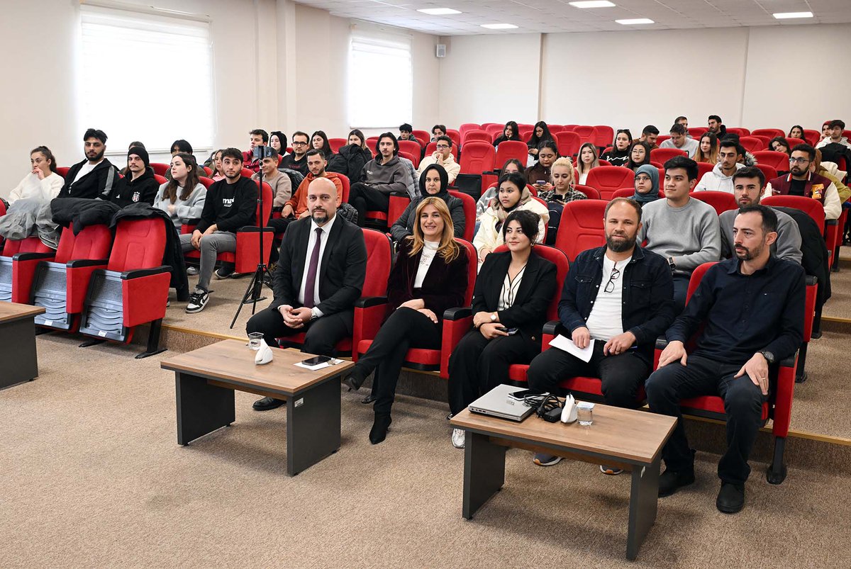 E-Ticaret ve Sosyal Medya Yönetimi Üzerine Konferans Düzenlendi