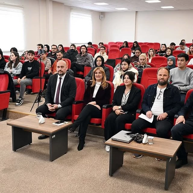 Afyon Kocatepe Üniversitesinde ETicaret ve Sosyal Medya Yönetimi Konferansı Coşkuyla Karşılandı