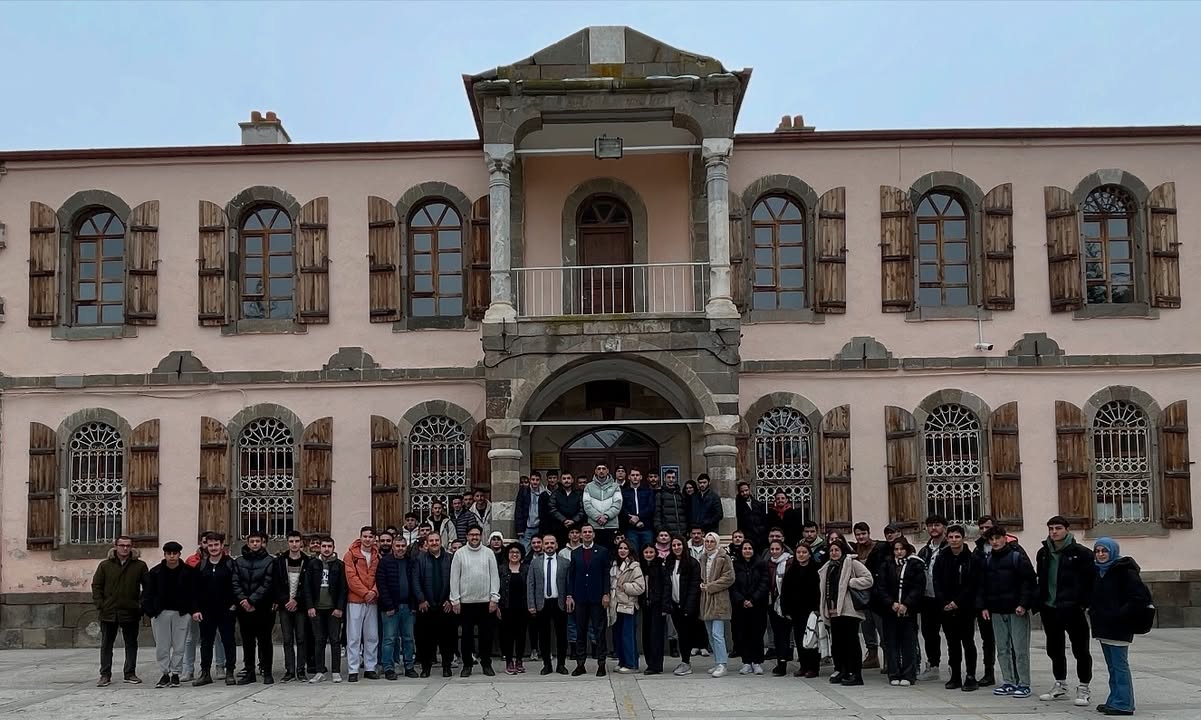 Sinanpaşa'da Yeni Eğitim Yılı Heyecanı Başladı