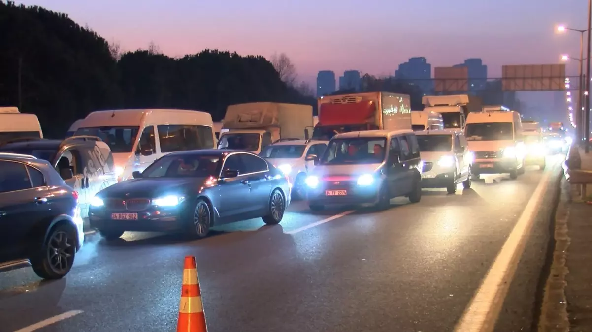 TEM Otoyolunda Trafik Kazası: Kilometrelerce Araç Kuyruğu Oluştu