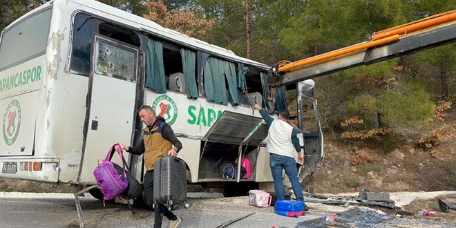 Sakarya'da Okul Servisi Kazası: 10 Kişi Yaralandı