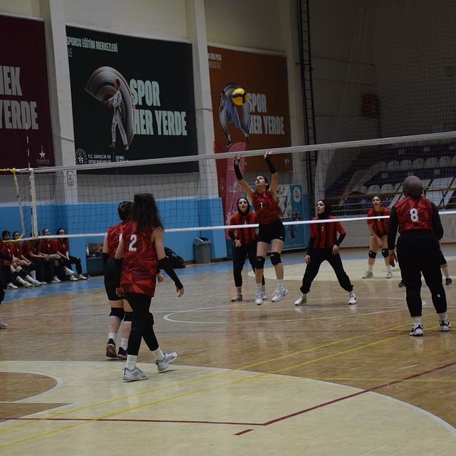 Afyonkarahisar'da Yurtlig Voleybol Heyecanı Devam Ediyor