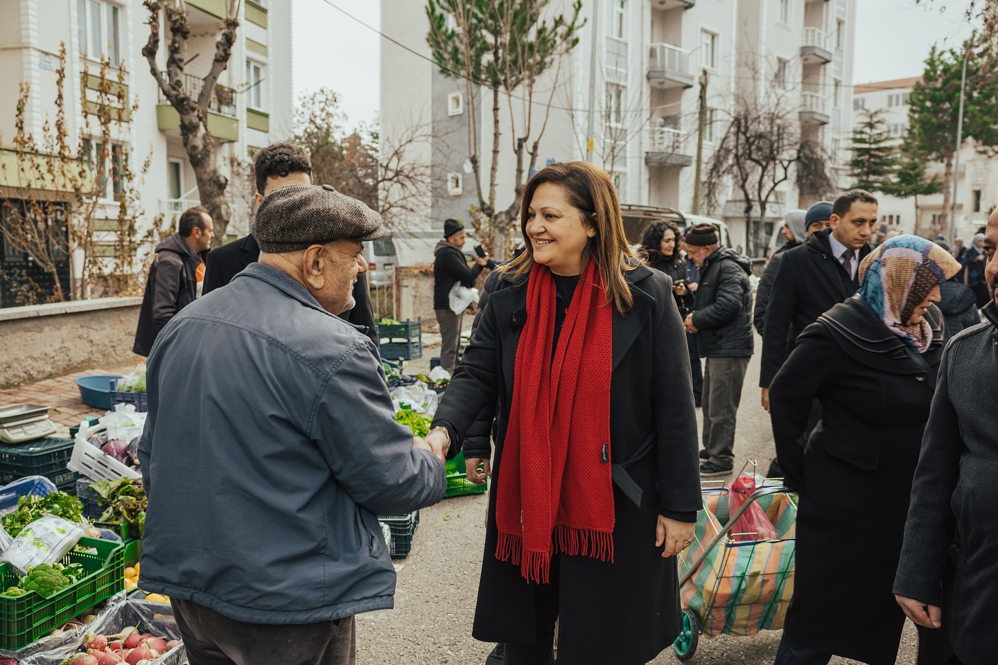 Afyonkarahisar Halkı ve Esnafıyla El Ele: Harb İş Semt Pazarı'nda Buluşma