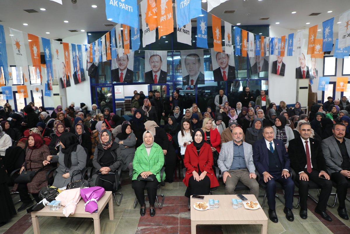 Sandıklı İlçe Kadın Kolları'nın Güçlü Birlikteliği ve Coşkulu Kongresi