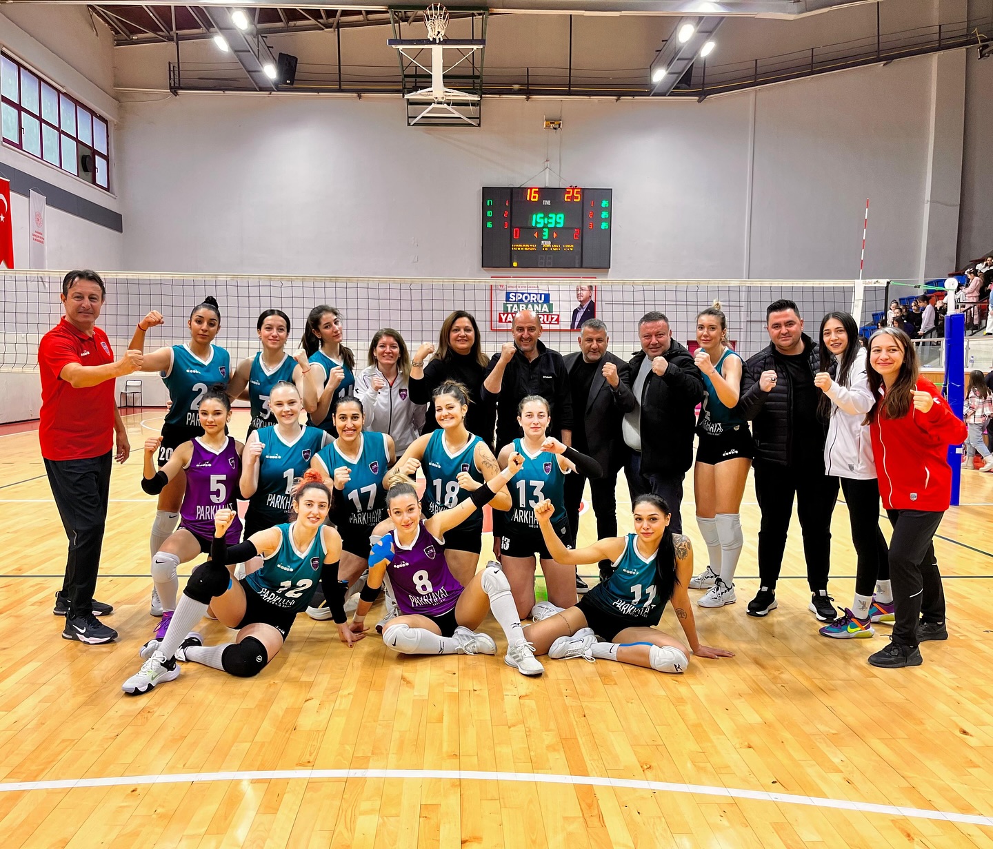 Afyon Belediye Yüntaş Voleybol Takımı Şampiyonluğa Koşuyor!