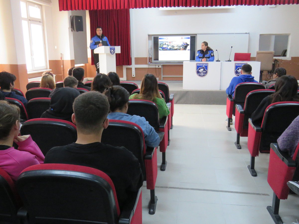 Afyonkarahisar Emniyet Müdürlüğü'nden Öğrencilere Güvenlik Semineri