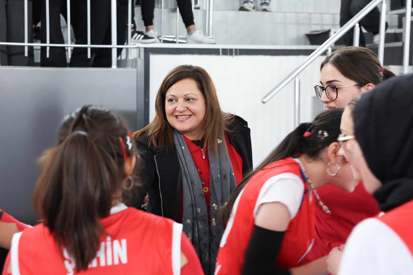 Genç Kızlar Voleybol Turnuvasında Heyecan Dolu Final!