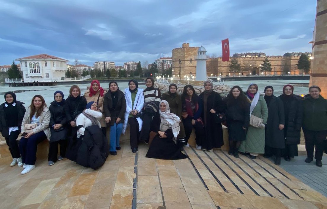 Gençlerin Konya Yolculuğu: Mesnevi Atölyesi Öğrencilerinden Kültürel Gezi