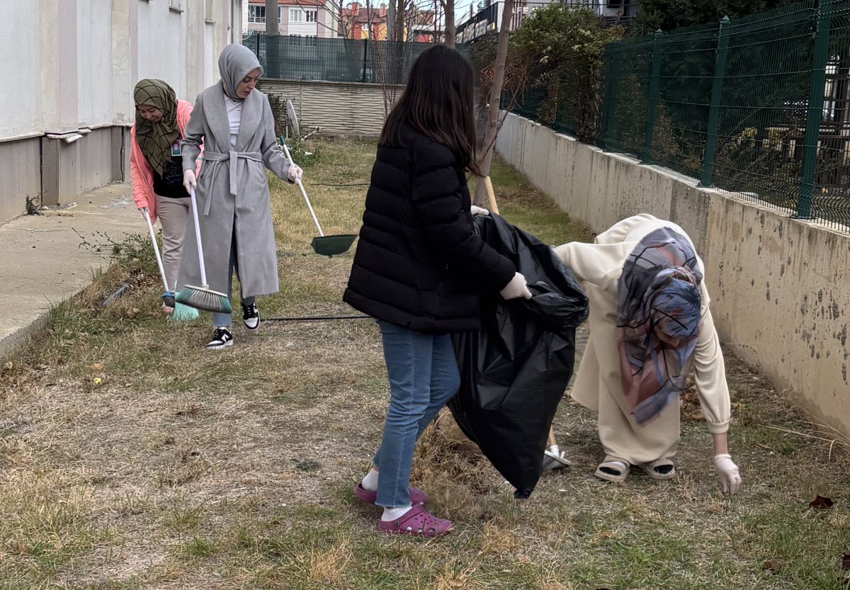 Bolvadin Yurdunda Öğrencilerle Birlikte Çevre Temizliği Etkinliği