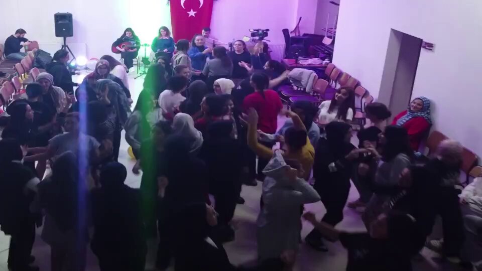 Afyonkarahisar'ın Moral Dolup Taştığı Gece: Destine Hatun Kız Yurdu'nda Müzikal Şölen