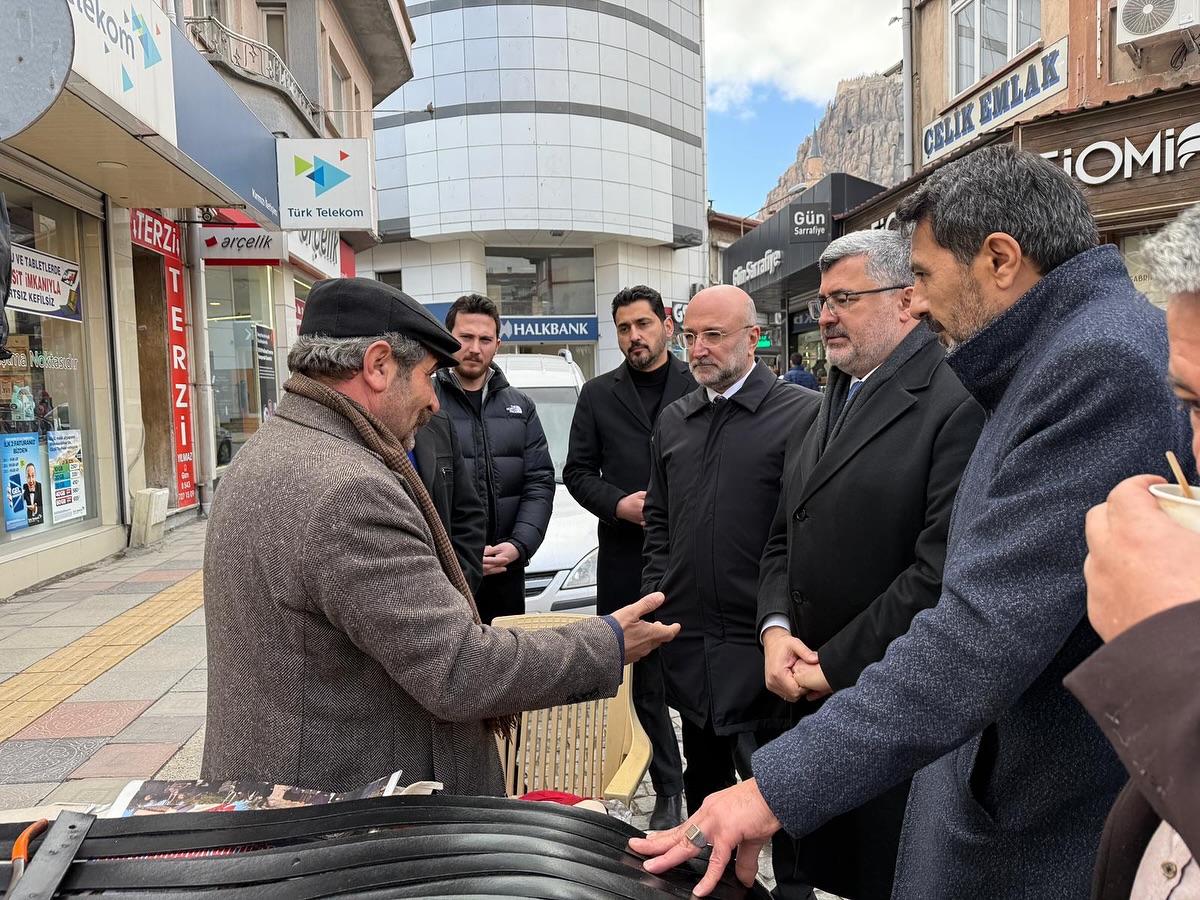 AK Parti Afyonkarahisar Teşkilatı, Cuma Namazı Sonrası Halkla Buluştu