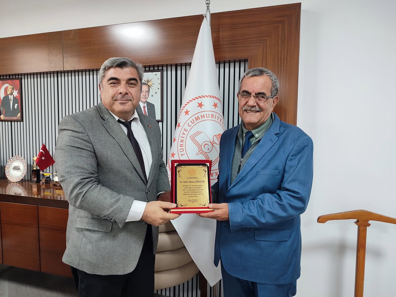 Emekli Müfettiş Başkanına Anlamlı Veda: Plaket ve Teşekkür