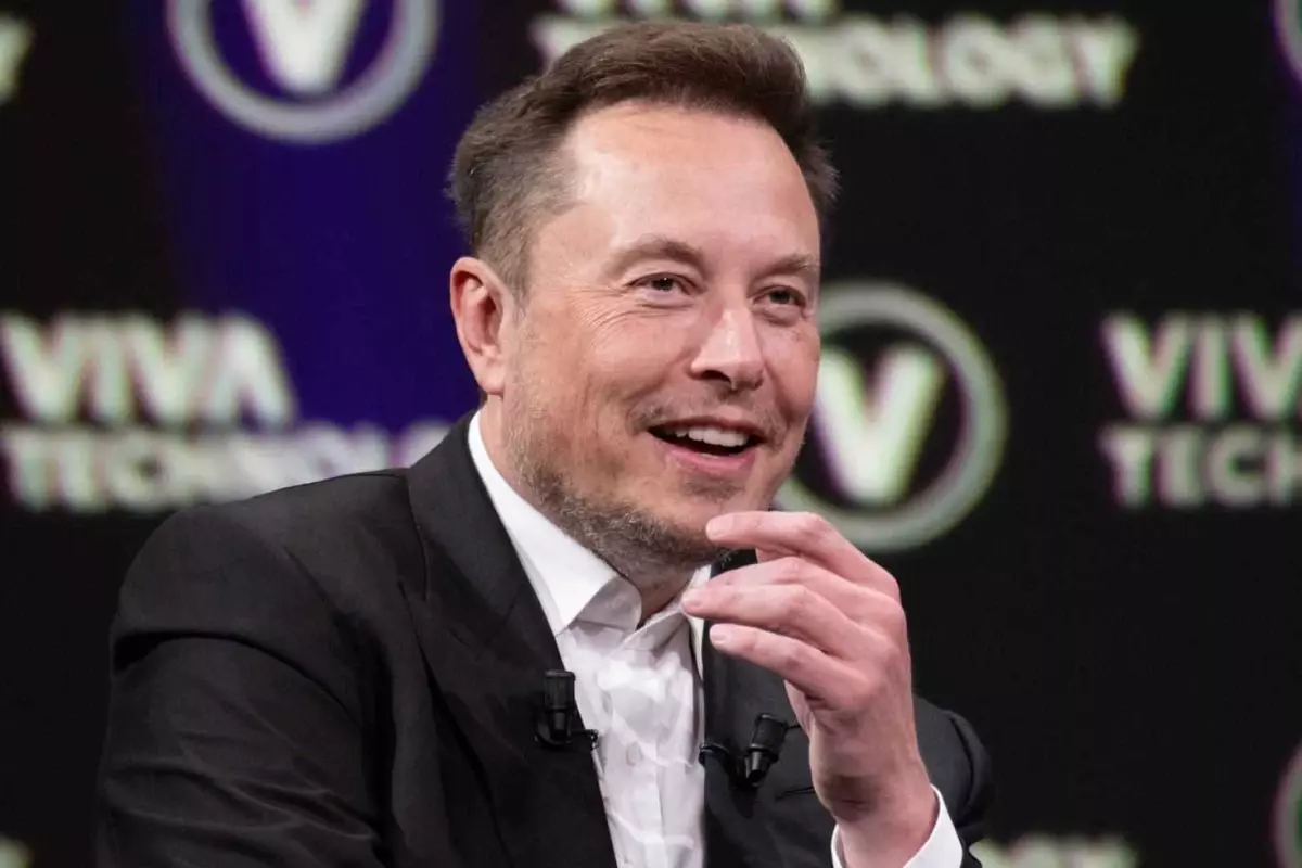 Elon Musk'ın Liverpool'u Satın Alacağı İddialarına Babasından Yanıt