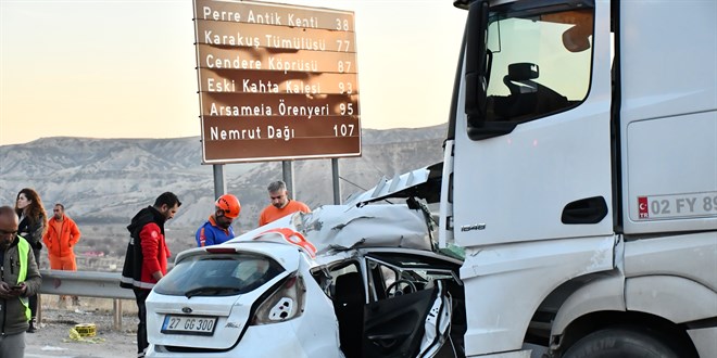 Adıyaman'da Feci Kaza: Yakıt Tankeri ve Otomobil Çarpıştı