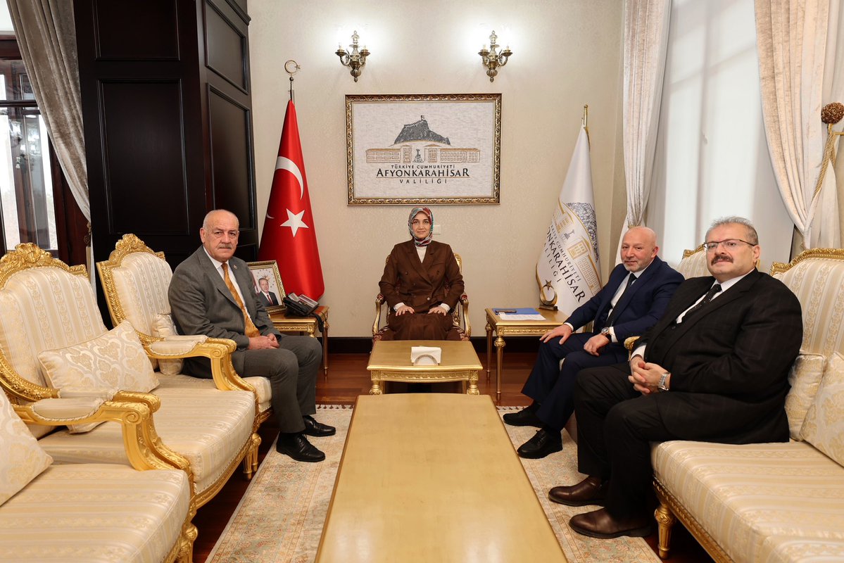 Afyonkarahisar Valisi, İl Genel Meclisi Üyelerini Makamında Ağırladı