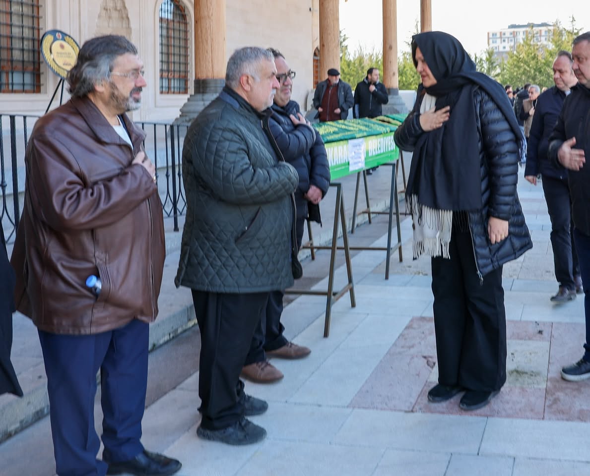 Cenaze Töreninde Hüzün ve Dayanışma