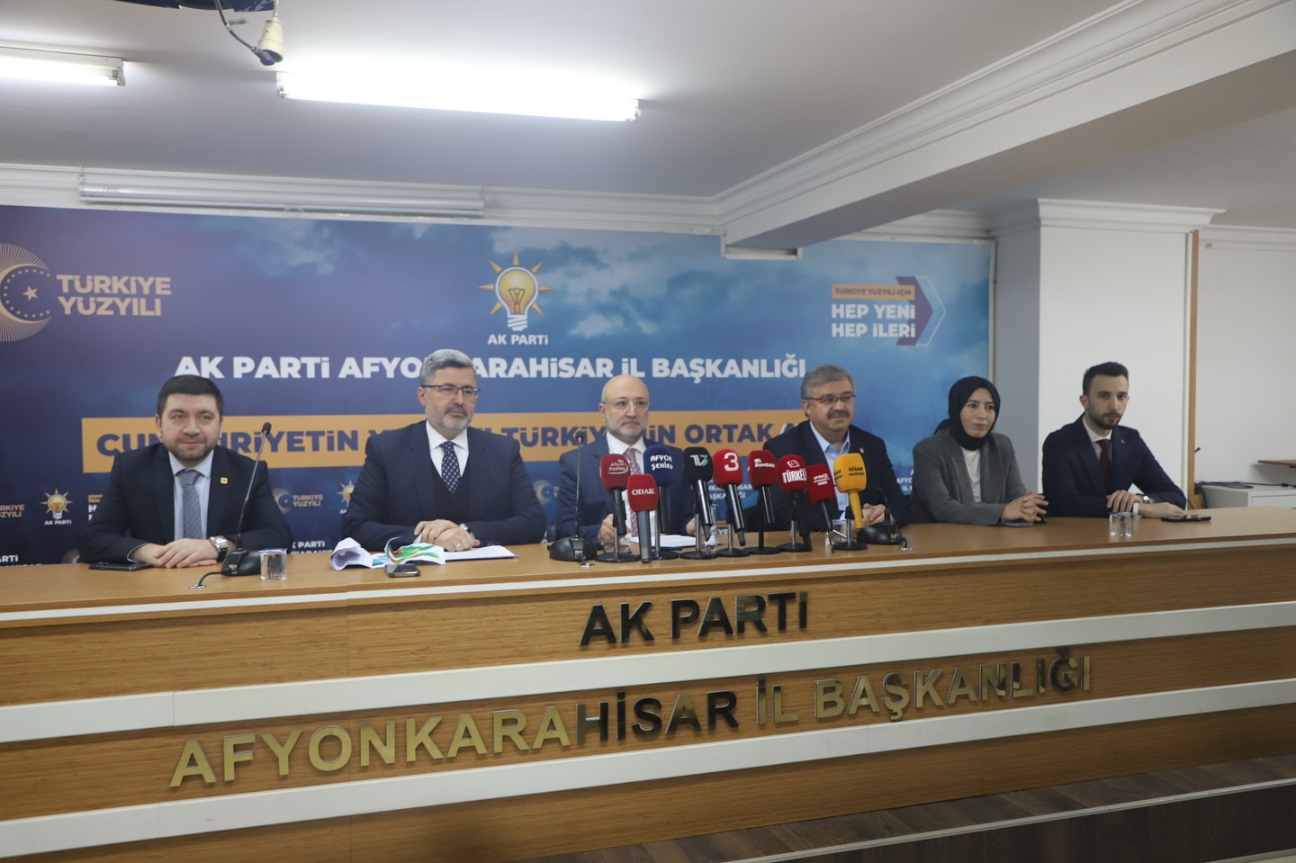 AK Parti Afyonkarahisar İl Başkanlığı'ndan Geniş Katılımlı Basın Toplantısı