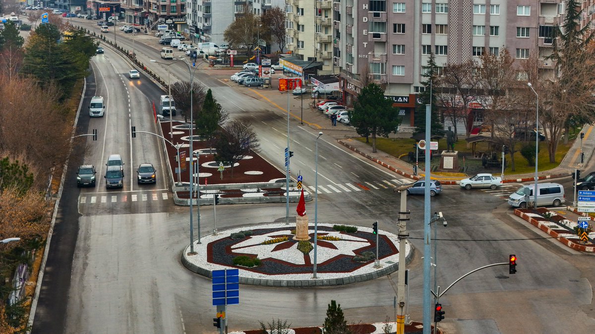 Kuru Peyzaj Çalışmasıyla Atatürk Caddesi Yenilik Kazandı