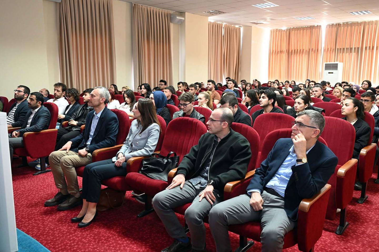 Afyon Kocatepe Üniversitesi'nde Vikipedi ve Dijital Okuryazarlık Söyleşisi: Bilgi Çağına Yönelik Önemli Bir Adım