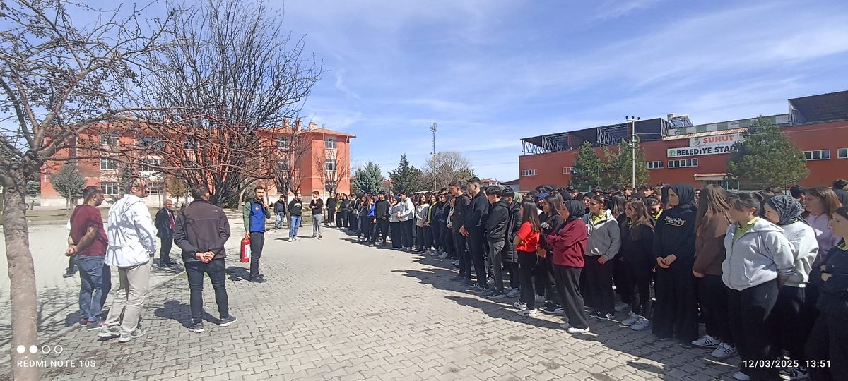 Afyonkarahisar'da Okullarda Afet Bilinci Artıyor: Şuhut'ta Deprem, Yangın ve Tahliye Tatbikatı Yapıldı