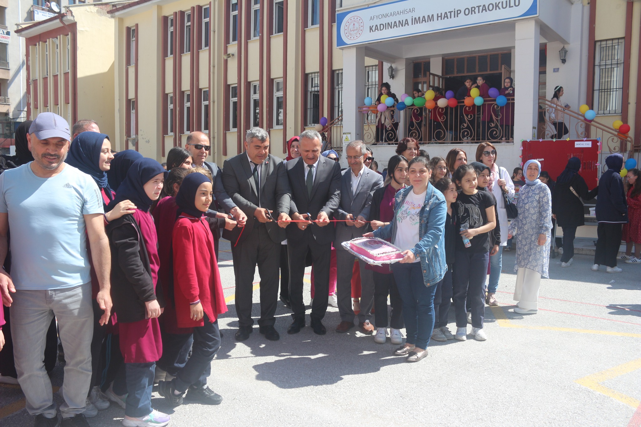 Miraç Sünnetci, Kadınana İmam Hatip Ortaokulumuzda Gerçekleştirilen Şenliğe Katıldı