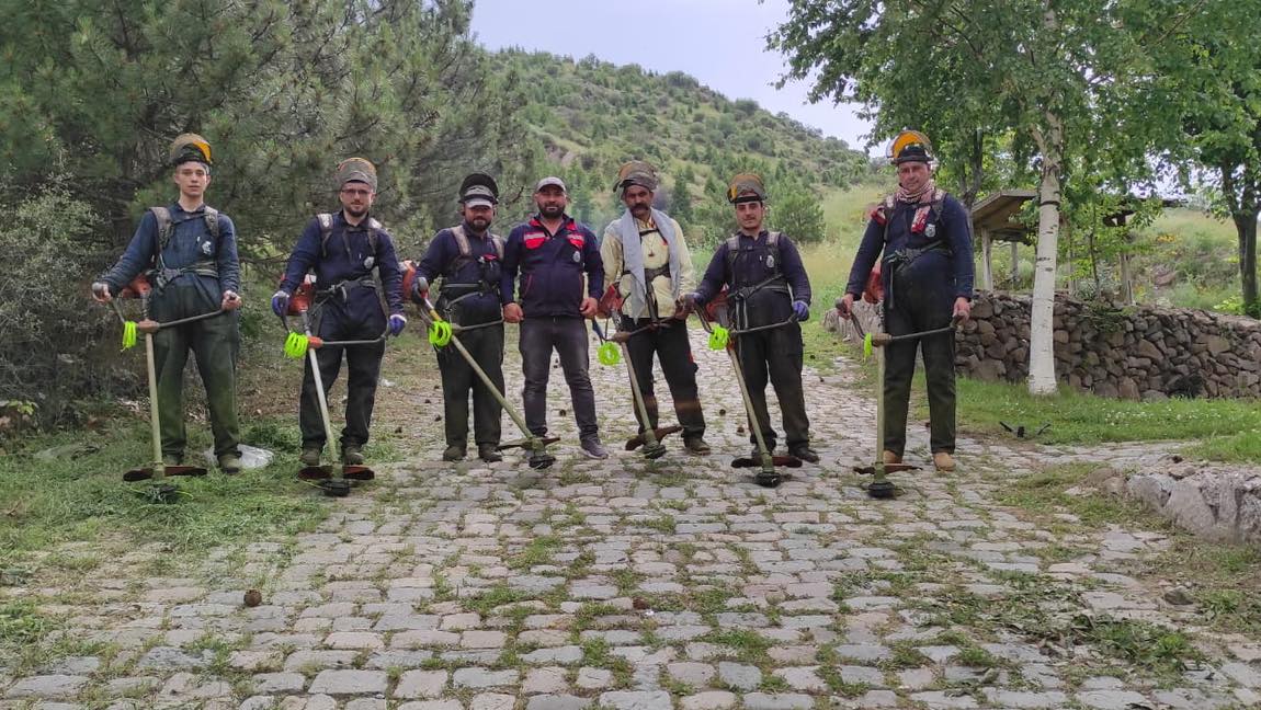 Kurban Bayramı öncesi mezarlıklar ziyaretçilere hazırlanıyor