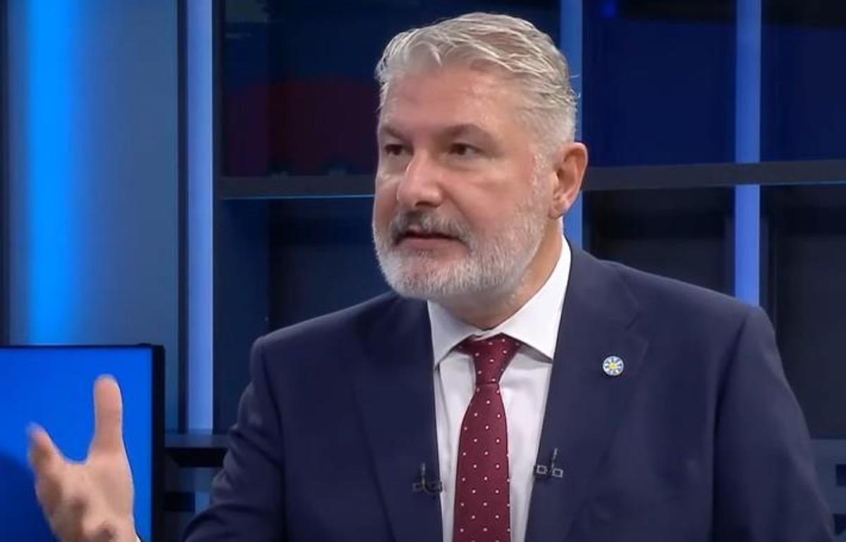 Bahadır Erdem'in İYİ Parti'den istifası, siyasi çevrelerde büyük yankı uyandırdı.