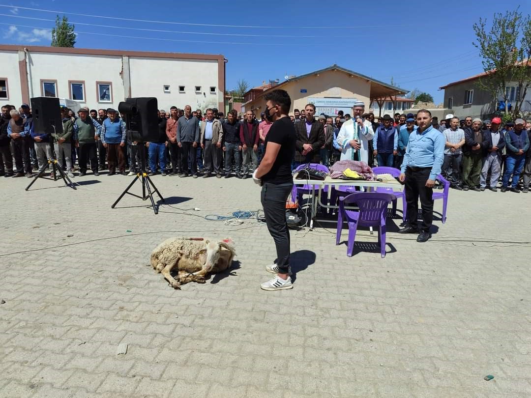  Şuhut’ta köy sakinleri yağmur duasına çıktı