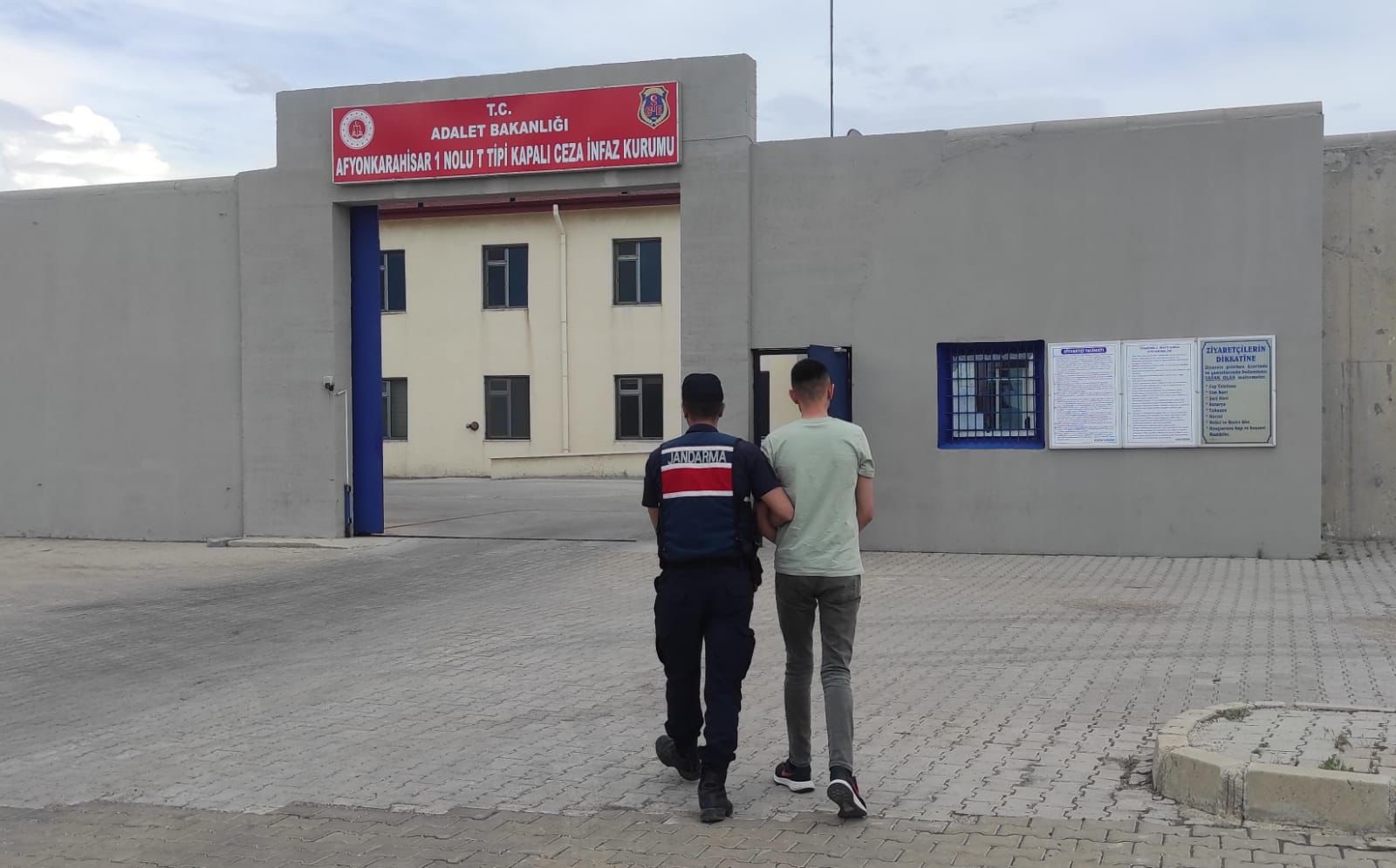 Afyonkarahisar'da Aranan Şahıs Yakalandı: Z.B. Cezaevine Gönderildi