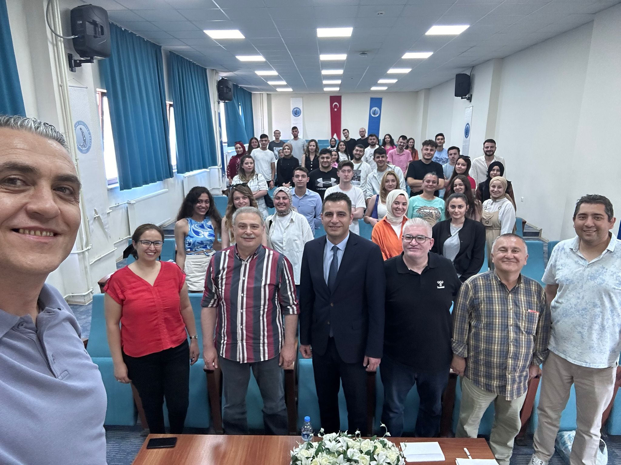 Başkan Yrd. Cem Kasapoğlu'ndan AKÜ'de Eğitim Semineri 