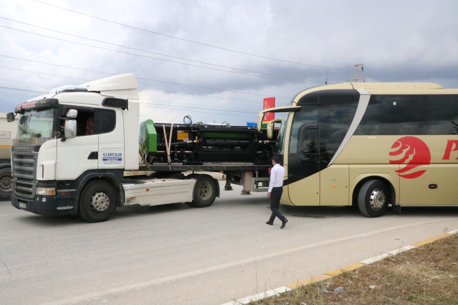 Afyonkarahisar'da Meydana Gelen Trafik Kazası: Şans Eseri Can Kaybı Yok