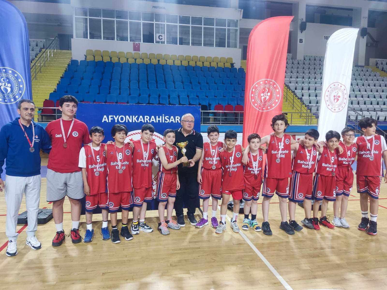 Afyonkarahisar'da Genç Basketbolcuların Şampiyonluk Coşkusu