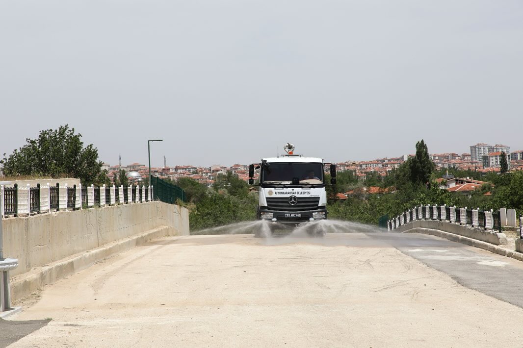 Afyonkarahisar'da Mezarlıklar Gül Suyu İle Yıkandı