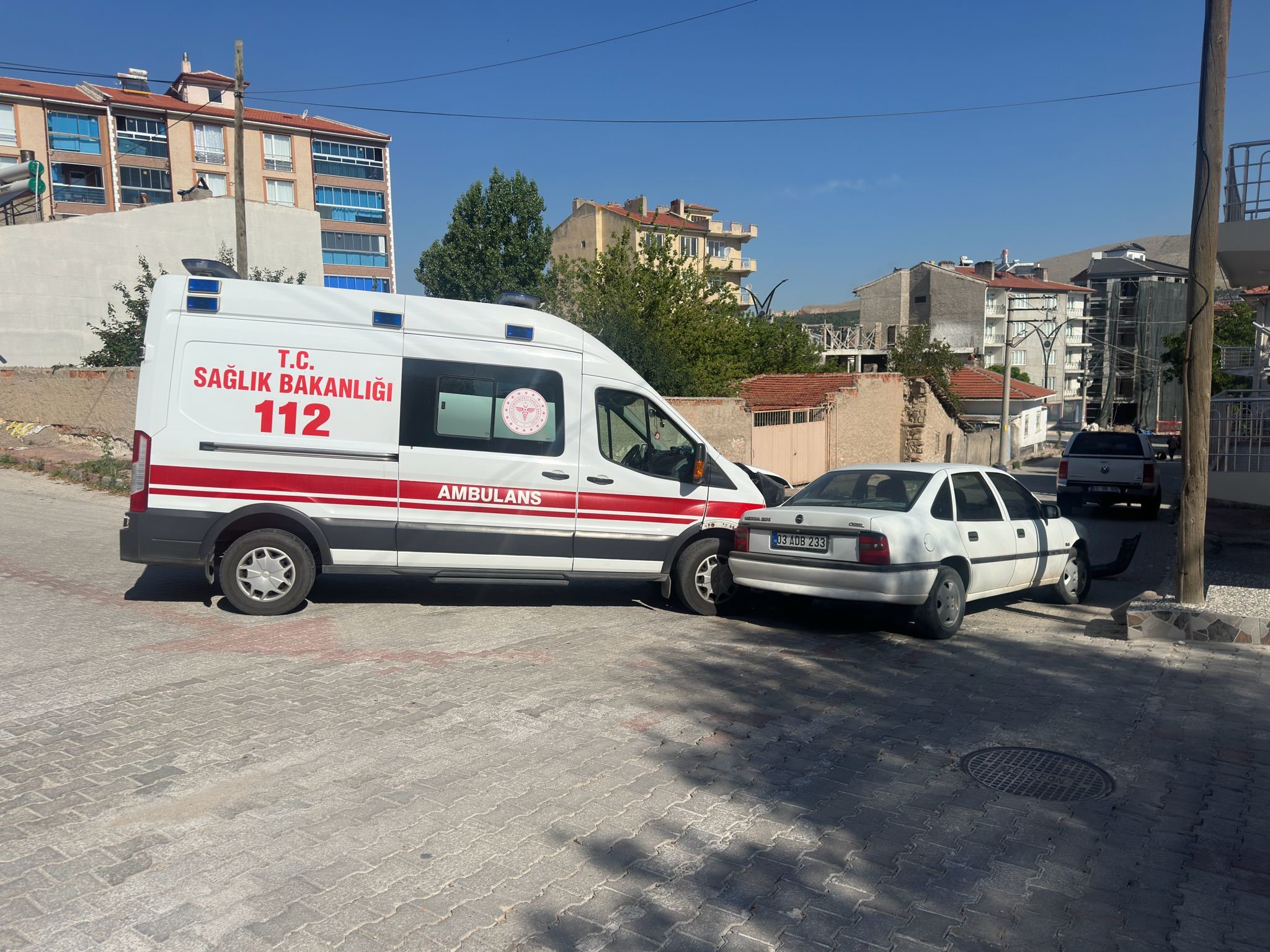 Emirdağ'da Ambulans Kazası İki Sağlık Çalışanı Yaralı