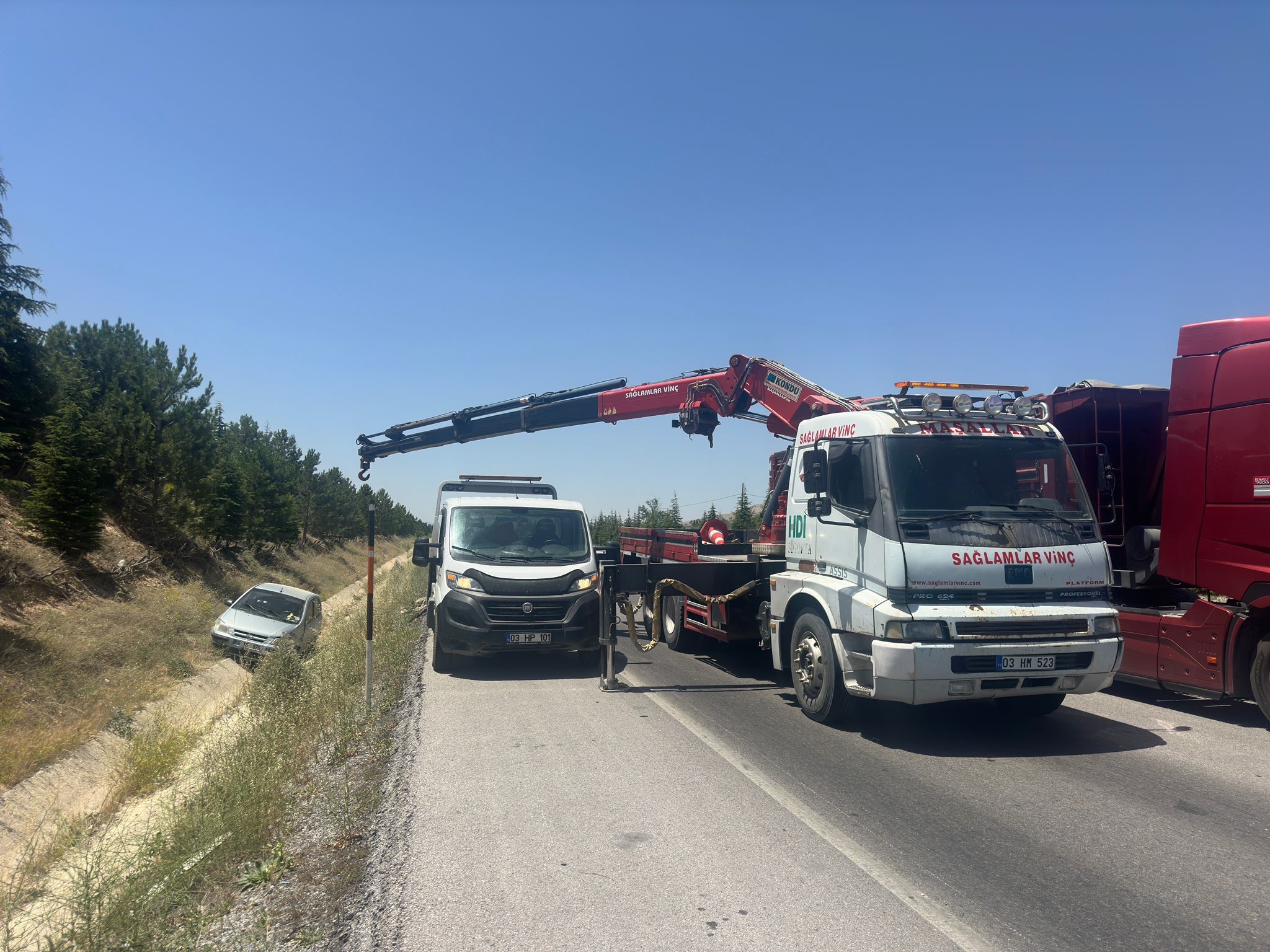 Emirdağ'da Meydana Gelen Trafik Kazası Üç Kişiyi Yaraladı