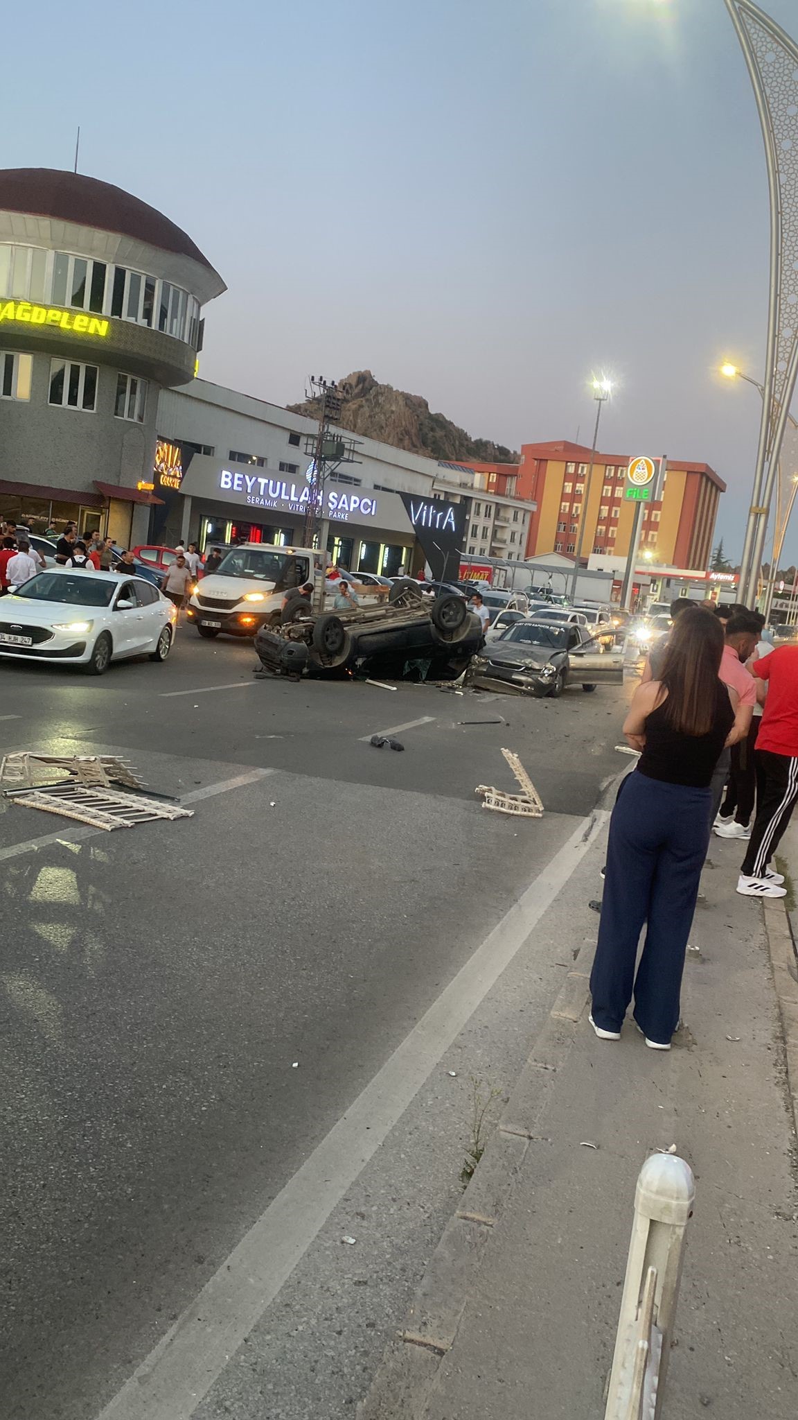 Afyonkarahisar'da 4 Aracın Karıştığı Zincirleme Kaza: 3 Yaralı