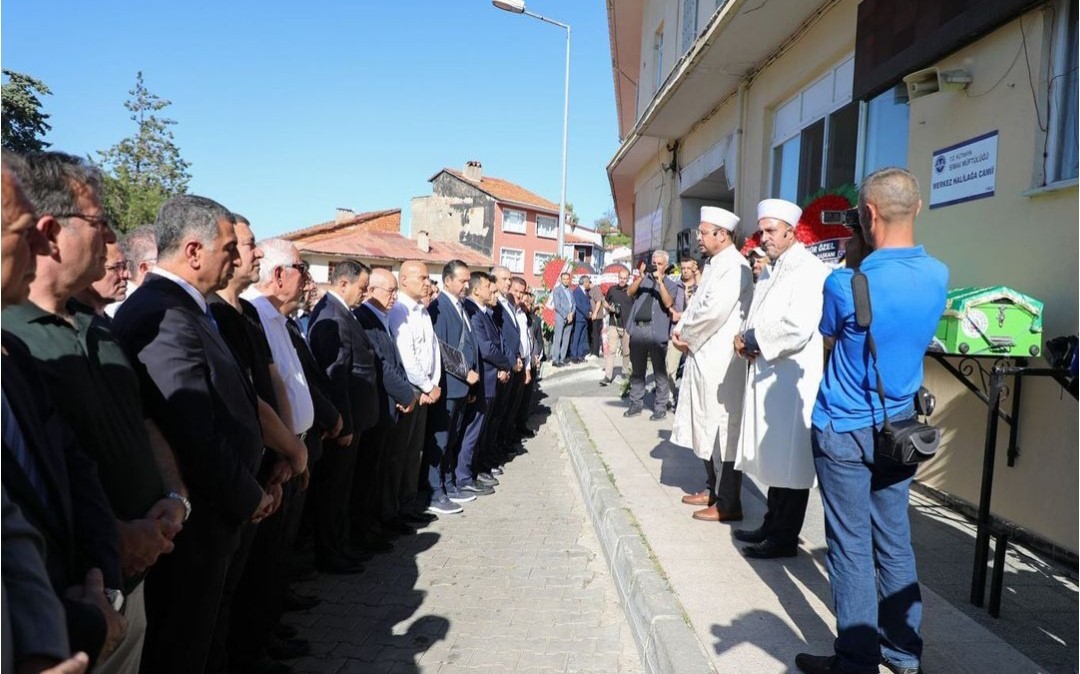 İsmail Küçükkaya'nın Annesi Halise Küçükkaya, Son Yolculuğuna Uğurlandı