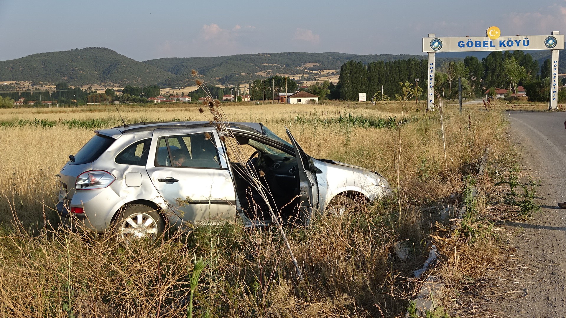 Tavşanlı'da Kontrolden Çıkan Araç Tarlaya Uçtu: 6 Yaralı