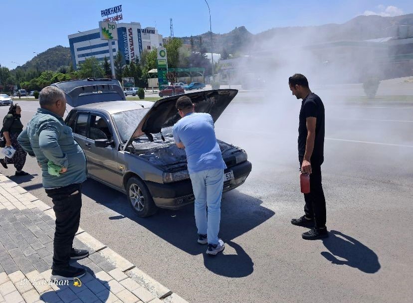 Afyonkarahisar'da Seyir Halindeki Araçta Yangın Paniği