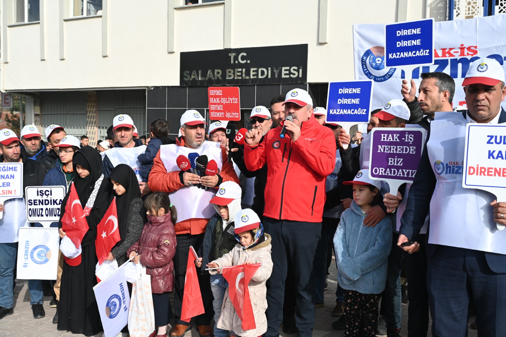 Salar Belediyesi'nde İşçi Hakları Gaspı ve İşten Çıkarmalar: HAK-İŞ ve HİZMET-İŞ'in Tepkisi