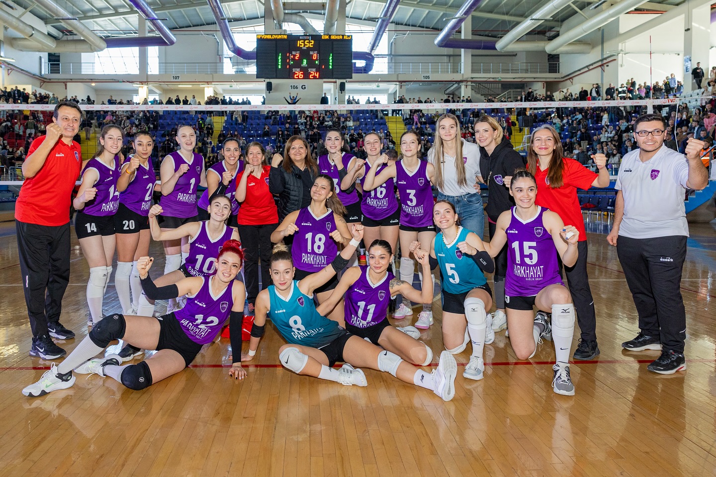  Afyon Belediye Yüntaş Voleybol Play-Off a Galibiyet ile  Başladı